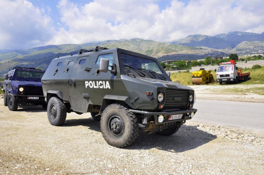 albanska-policija-lazarat-foto-ap-1402922766-516919